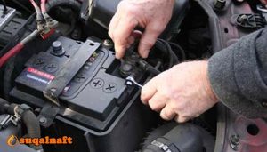 لماذا يفور اسيد البطارية