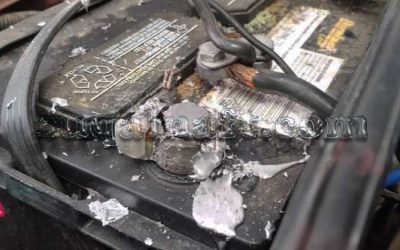 سبب خروج سائل من البطارية الجافة