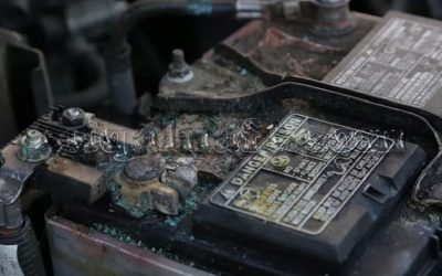 خروج سائل من البطارية الجافة