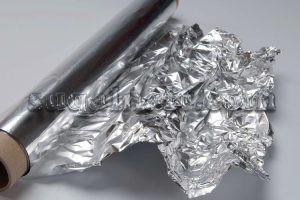 هل يؤثر الخل على ورق الألومنيوم؟